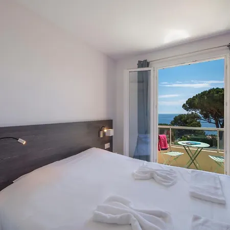 Hotel-club Du Domaine D'aiguebelle, Ussim Szálloda 3*