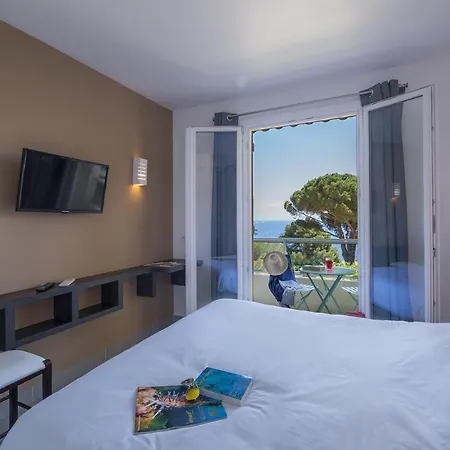 Hotel-club Du Domaine D'aiguebelle, Ussim