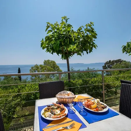 Hotel-club Du Domaine D'aiguebelle, Ussim 3*