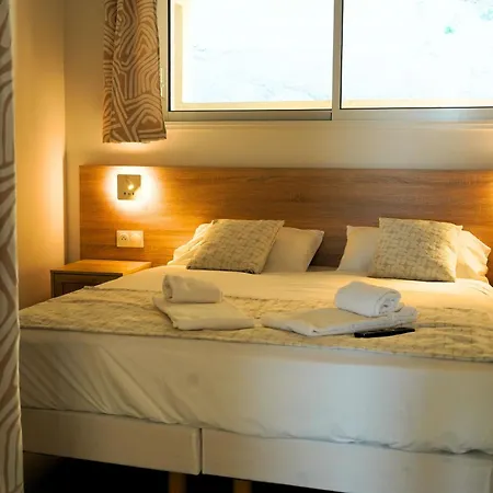 Hotel-club Du Domaine D'aiguebelle, Ussim 3*