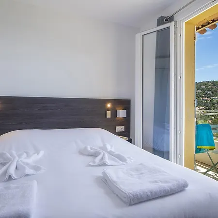 מלון Hotel-club Du Domaine D'aiguebelle, Ussim 3*