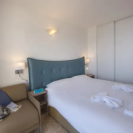 Hotel-club Du Domaine D'aiguebelle, Ussim 3* לה לבאנדו