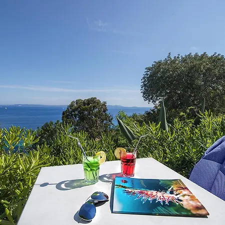 Hôtel-club Du Domaine D'aiguebelle, Ussim 3*