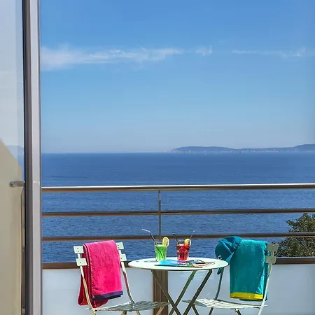 Hôtel-club Du Domaine D'aiguebelle, Ussim