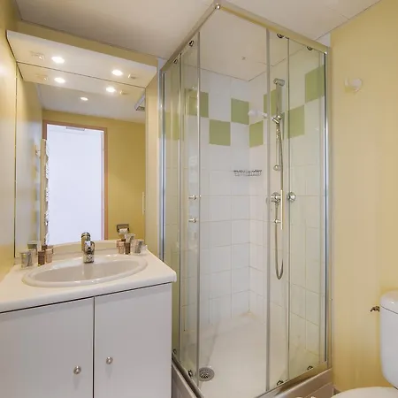 מלון Hotel-club Du Domaine D'aiguebelle, Ussim