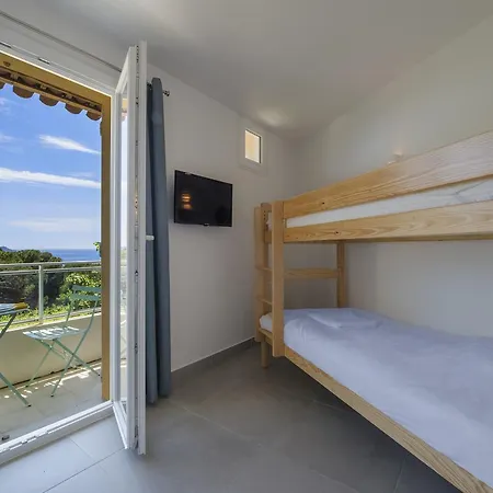 Hotel-club Du Domaine D'aiguebelle, Ussim فندق 3*
