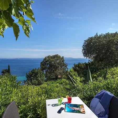 Hotel-club Du Domaine D'aiguebelle, Ussim فندق