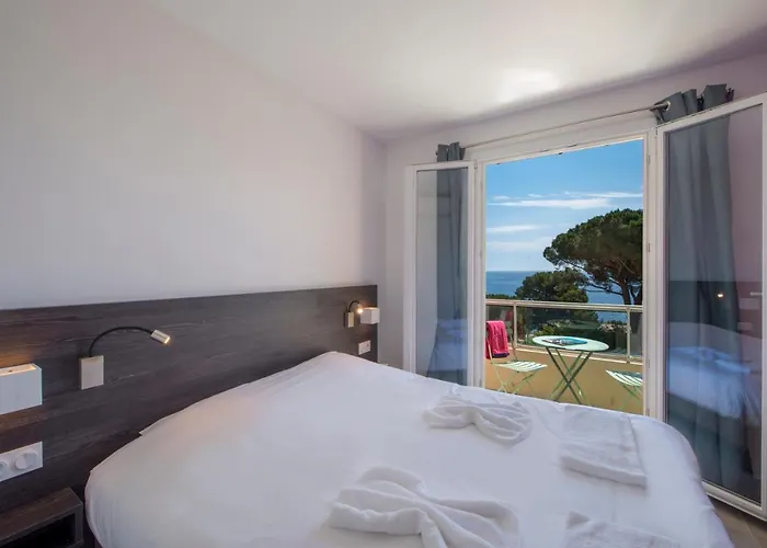 Hotel-club Du Domaine D'aiguebelle, Ussim Hotell 3*