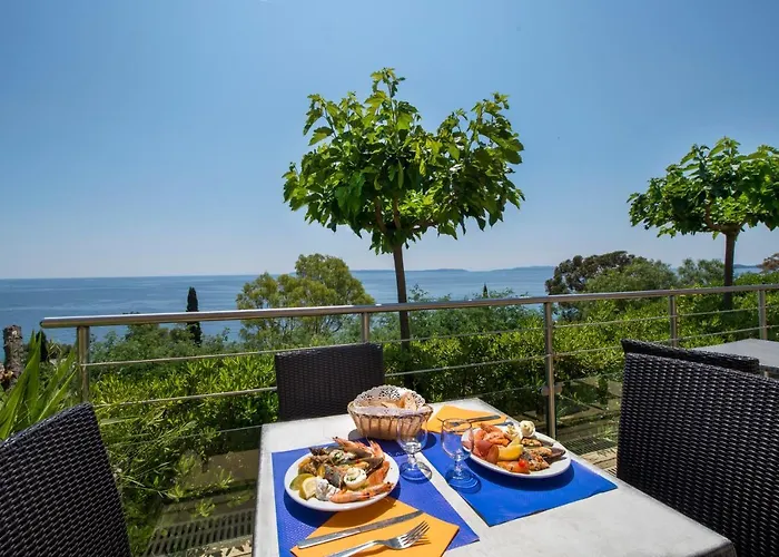 Hotel-club Du Domaine D'aiguebelle, Ussim 3*