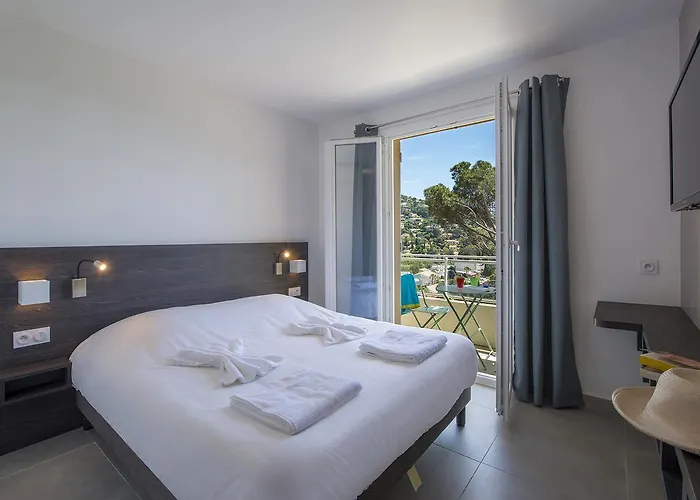 Hôtel-club Du Domaine D'aiguebelle, Ussim 3*