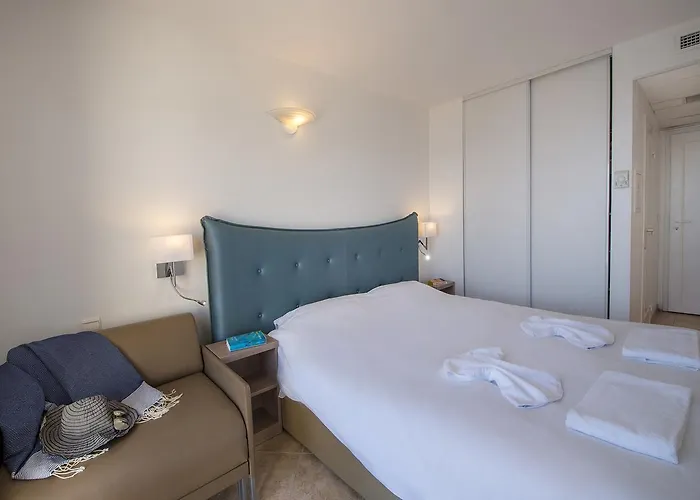 Hôtel-club Du Domaine D'aiguebelle, Ussim 3* Le Lavandou