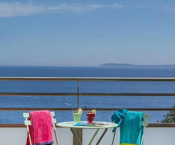 Hotel-club Du Domaine D'aiguebelle, Ussim